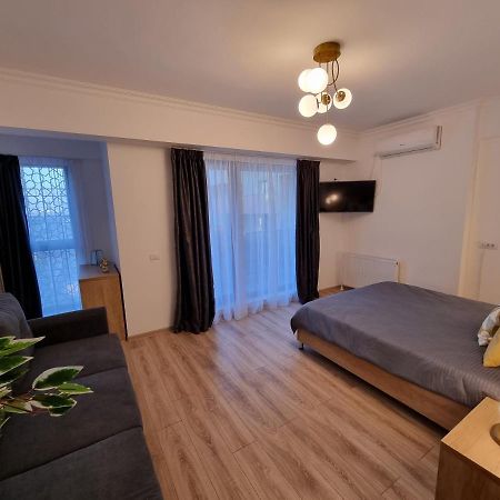 Breeze Studio Apartment Mamaia Exterior photo