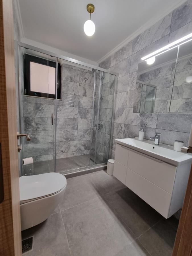 Breeze Studio Apartment Mamaia Exterior photo